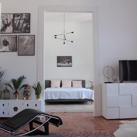 Allomas Apartman Boedapest Buitenkant foto