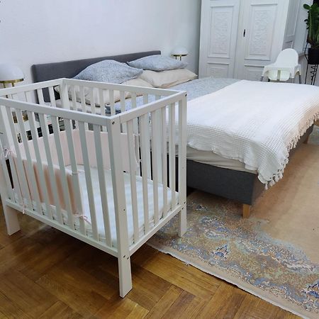 Allomas Apartman Boedapest Buitenkant foto
