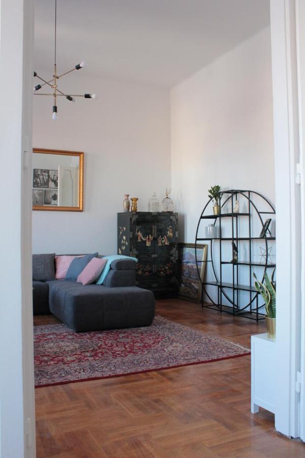 Allomas Apartman Boedapest Buitenkant foto