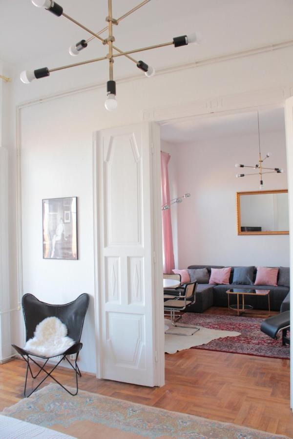 Allomas Apartman Boedapest Buitenkant foto