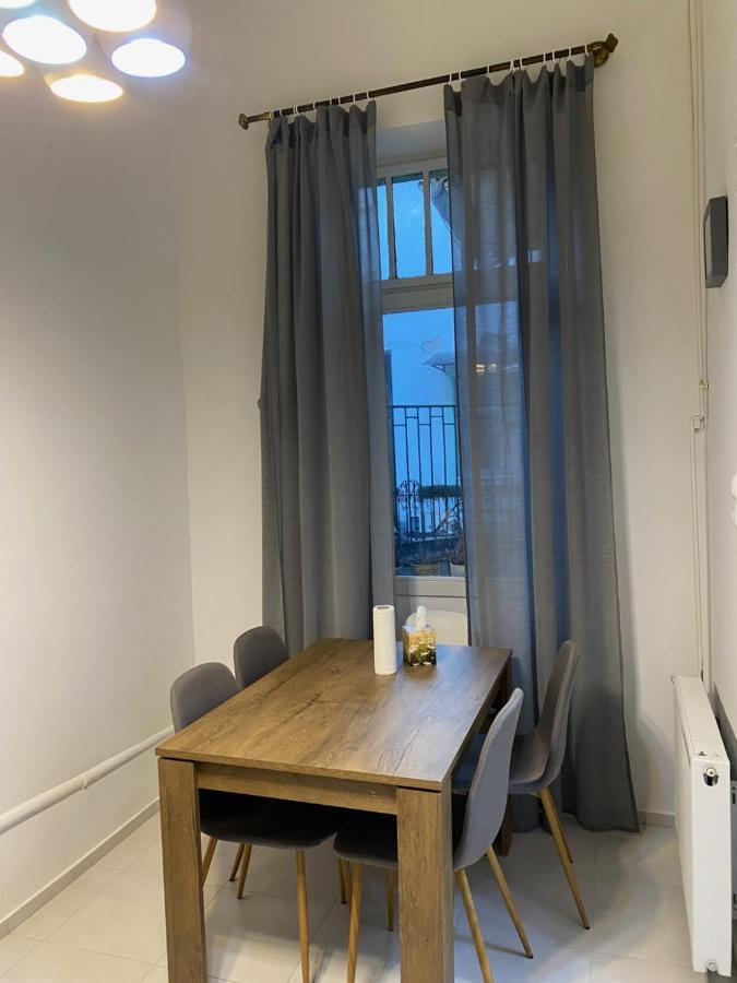 Allomas Apartman Boedapest Buitenkant foto