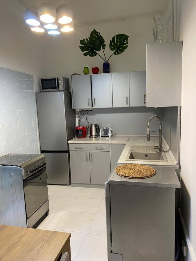 Allomas Apartman Boedapest Buitenkant foto