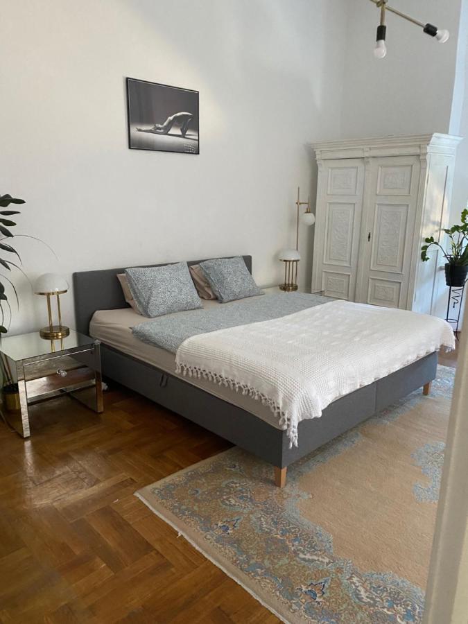 Allomas Apartman Boedapest Buitenkant foto