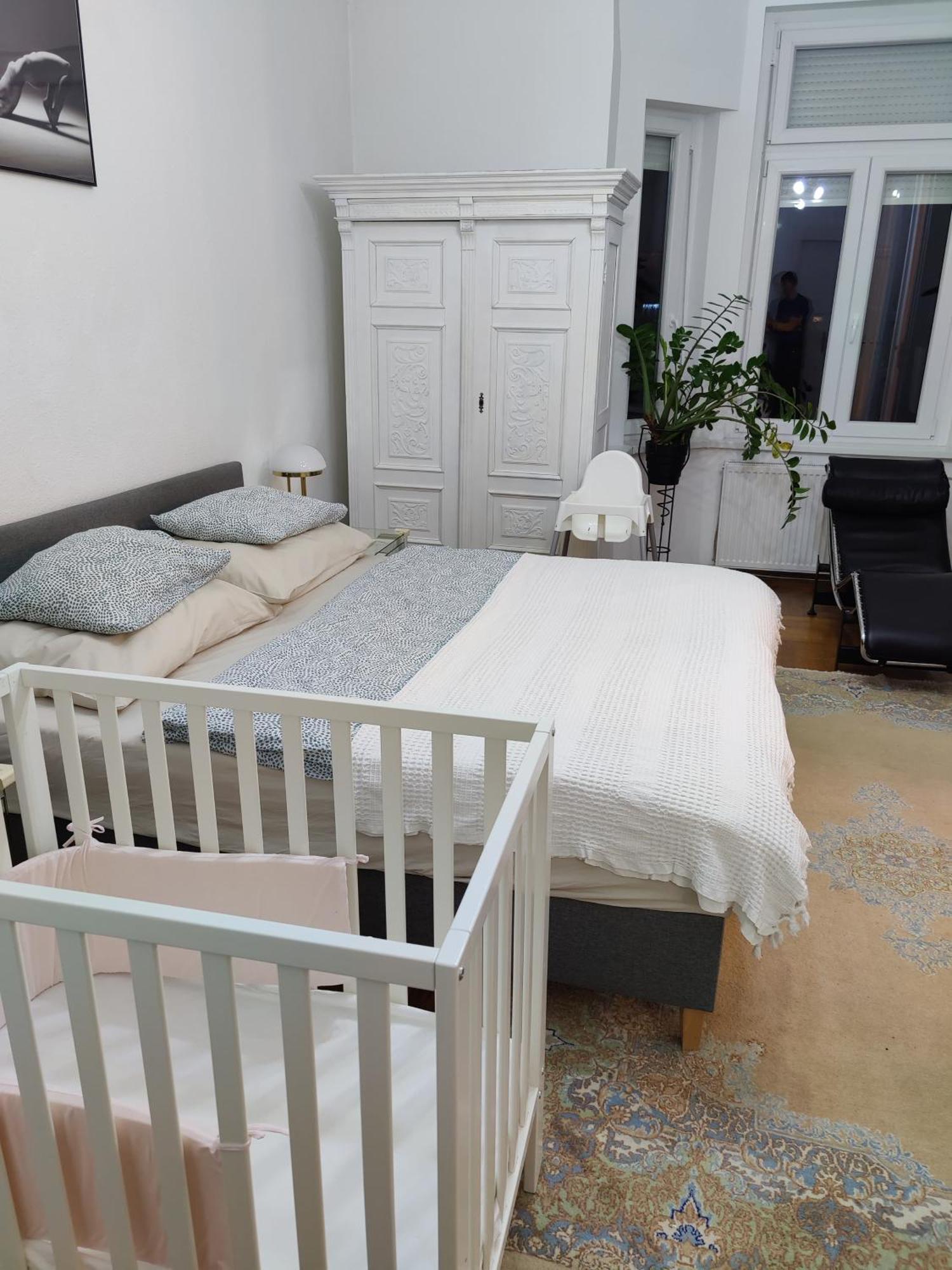 Allomas Apartman Boedapest Buitenkant foto