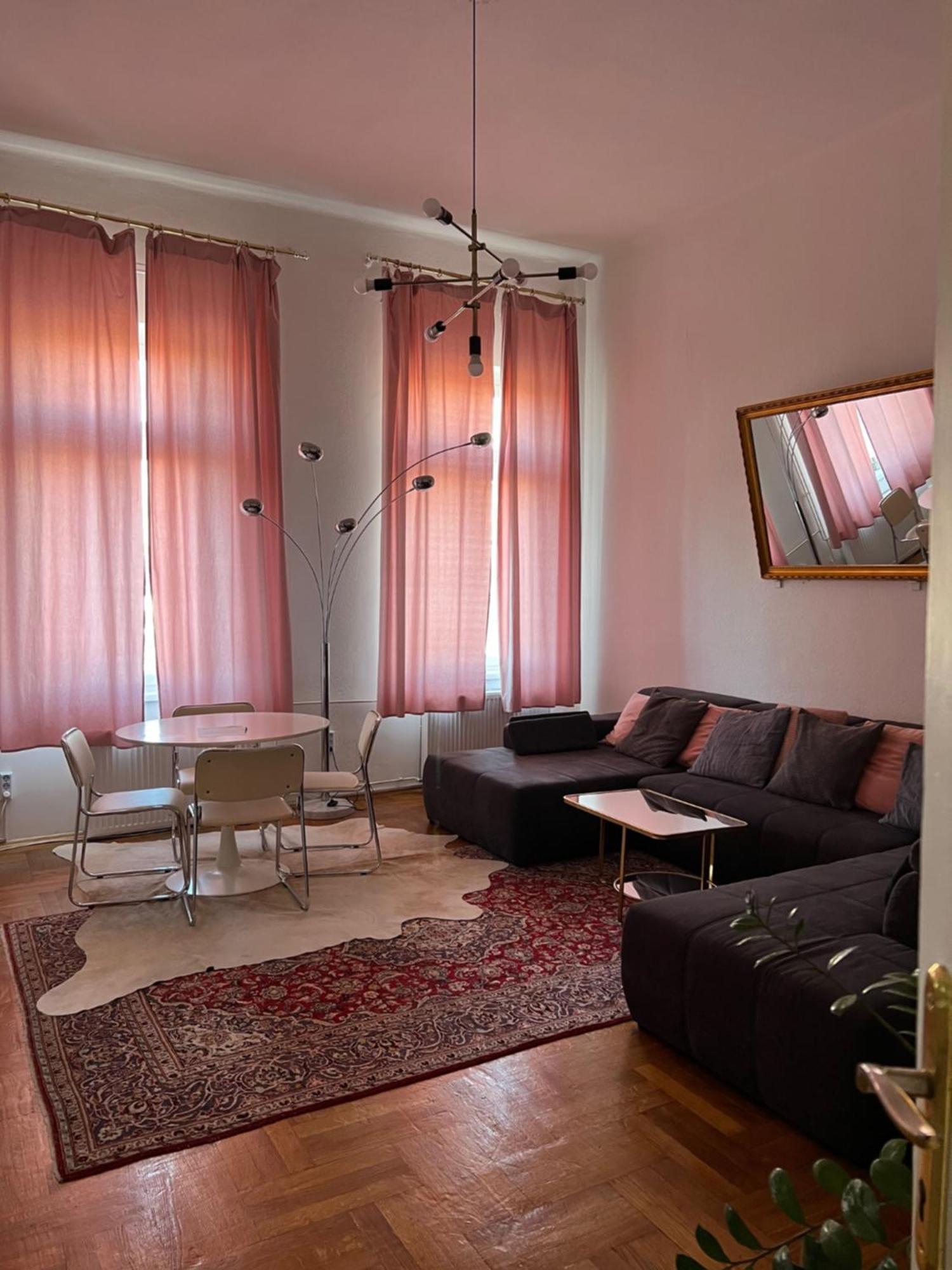 Allomas Apartman Boedapest Buitenkant foto